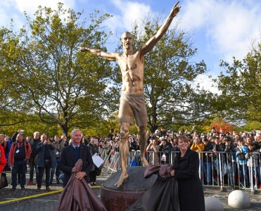 Zlatan İbrahimoviçə heykəl qoyuldu - FOTO