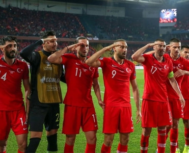 UEFA-dan "əsgər salamı" açıqlaması