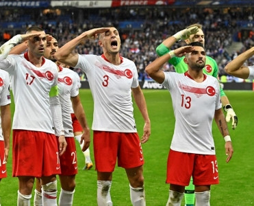Türkiyə millisinin iki futbolçusu rəmzi komandada