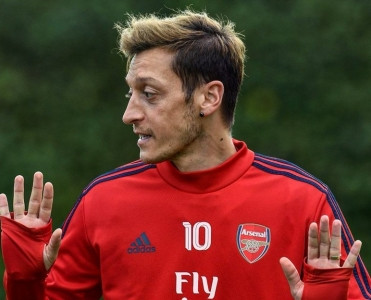 Özil qərarını açıqladı