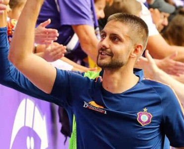 Rəşadın rekordunu qırmaq üçün bir neçə il oynamalıyam - Dmitri Nazarov