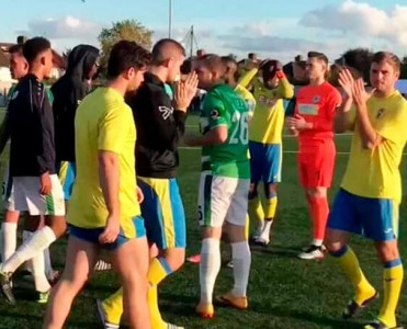 İrqçiliyə görə meydanı tərk etdilər