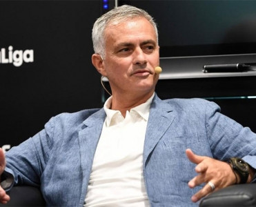 Klopp menyunu bəyənmədi - Mourinyo