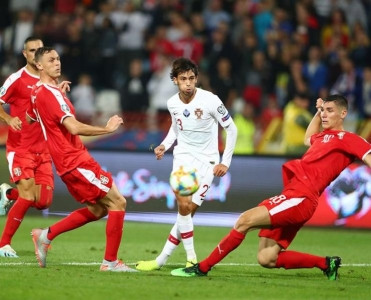 UEFA-dan irqçi şüarına görə iki oyunluq cəza