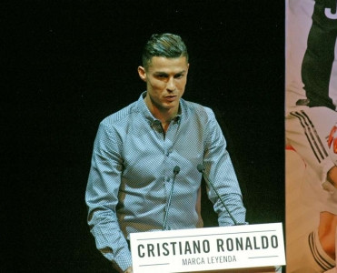 Ronaldo İnstagram-dan 44 milyon qazandı