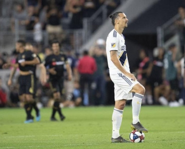 İbrahimoviçdən qeyri-etik hərəkət - VİDEO