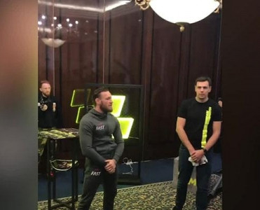 Konora Moskvada butulka atdılar - VİDEO