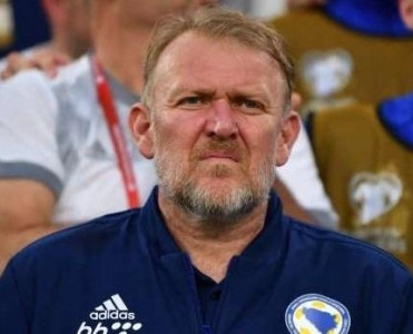 Beqoviçin atası Prosineçkini təlxək adlandırdı