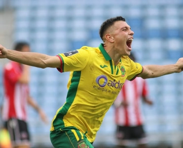 Renat “Sportinq”ə qarşı oynadı