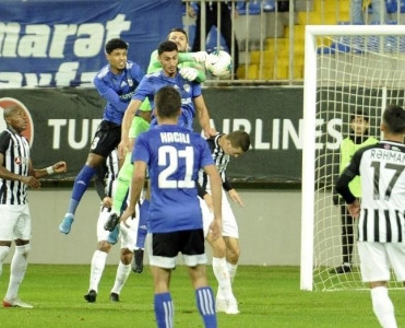 "Neftçi" "Qarabağ"la heç-heçə etdi