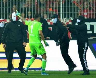 Bundesliqada maraqlı hadisə - VİDEO