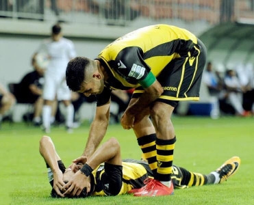 "Təmkin, dur get, yerində yat"