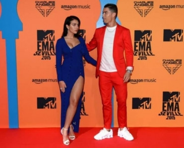 Diqqətlər Ronaldonun sevgilisində - Şəkillər