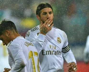 Real və Barselona'dan darmadağın