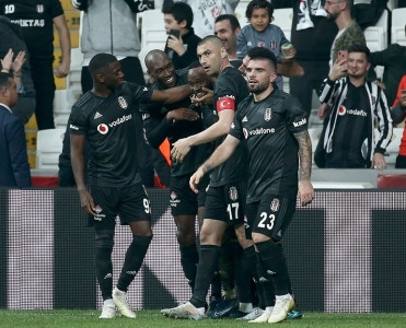 Başakşəhər və Beşiktaş'dan qələbə