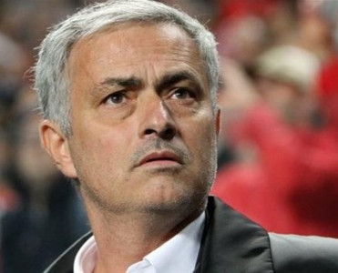 Mourinyo “Liverpul”u çempion sayır - “Yarış bitdi”