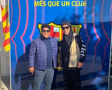 Ronaldinyo yenidən Barselona'da