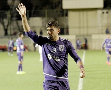 Hər iki qolumu onlara həsr edirəm - Peyman