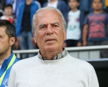 Mustafa Dənizli Qalatasaray və Fənərbaxça'nı tənqid etdi - Transferlərə görə