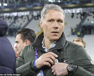 Məşhur telekanaldan əfsanəvi futbolçuya cəza – Nasist salamına görə