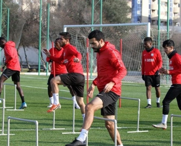 Neftçi'nin ilk rəqibi bilindi