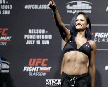 Çəkisi artıq gələn qadın idmançı soyundu - VİDEO