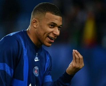 Mbappe komanda yoldaşlarına hörmət etməlidir - Tuçel