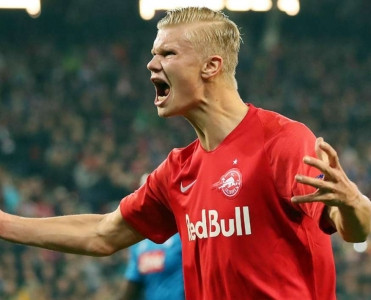 Mançester Yunayted Holandı izlədi