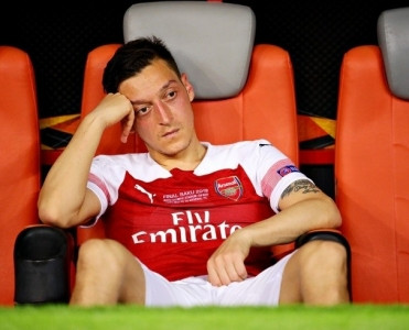 Özil və Arsenal'a şok qadağa