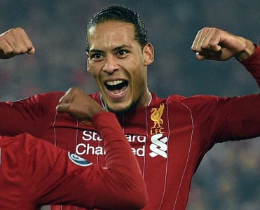 Liverpul'un futbolçusu ilin ən yaxşısı seçildi