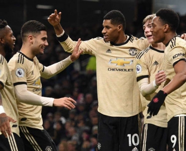 Tottenhem'dən xal itkisi, Lester və Mançester Yunayted'dən qələbə