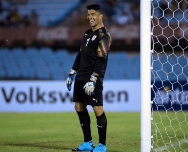 Suares qapıçı oldu – VİDEO