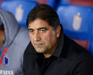 Trabzonspor baş məşqçisi ilə yollarını ayırdı