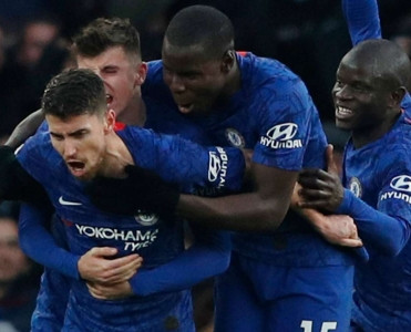 Çelsi Arsenal'ın tarixinə düşdü