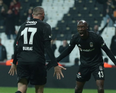 Beşiktaş 3 xalı 4 qolla qazandı
