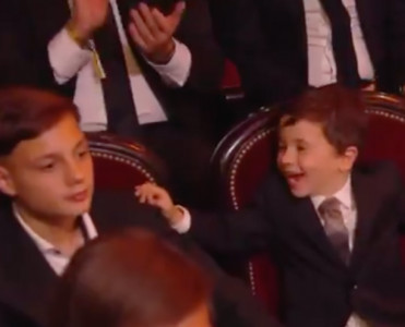 Messinin uşaqlarının "Qızıl top" sevinci - VİDEO