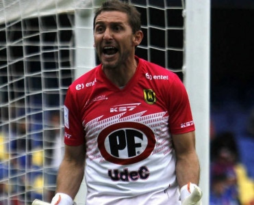 Maradona ilə oynayan son futbolçu karyerasını başa vurdu