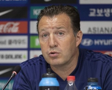 İran və BƏƏ yığmasında baş məşqçi istefası