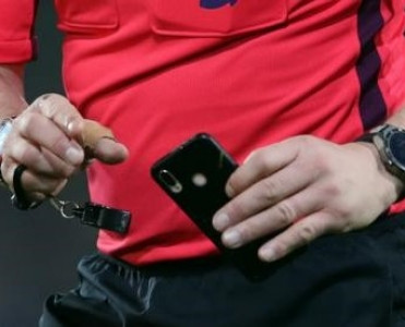 Meydana telefon atan azarkeşə sərt cəza