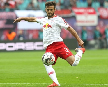 Qalatasaray uruqvaylı müdafiəçi alır