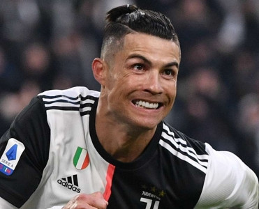 Ronaldo bunu da bacardı