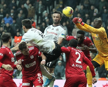 Qalatasaray'dan qələbə, Beşiktaş uduzdu