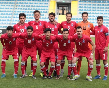 AFFA iki oyunçunu millidən qovdu - siqarət çəkdikləri üçün