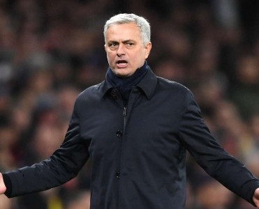 Lo Çelso Tottenhem'də qalacaq - Mourinyo
