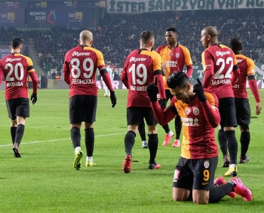 Beşiktaş uduzdu, Qalatasaray'dan qələbə