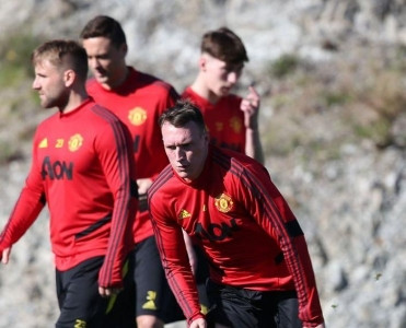 Mançester Yunayted koronavirusuna görə otel dəyişdirdi