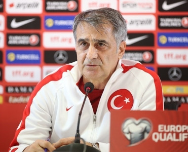 Şenol Güneş: Bakıda özümüzü ev sahibi kimi görürük