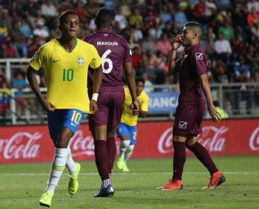 Ayaks Ziyeçə əvəzləyici tapdı