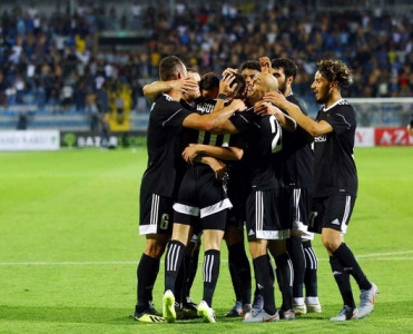 Qarabağ rekordunu təkrarladı