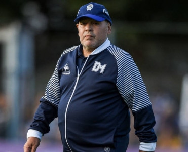 Maradona oyun zamanı narkotik maddə qəbul etdi - VİDEO